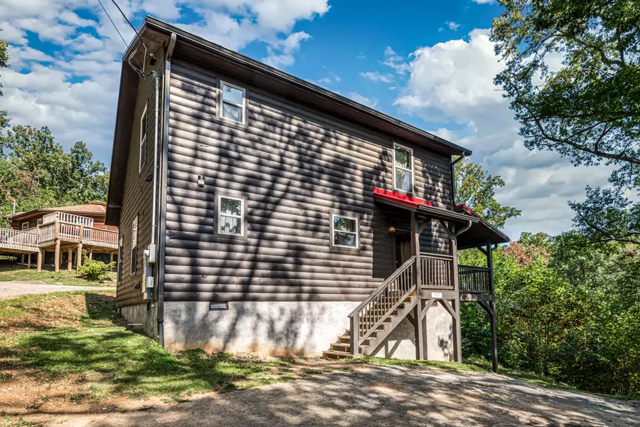 1011 Villa LN, Gatlinburg, TN 37738