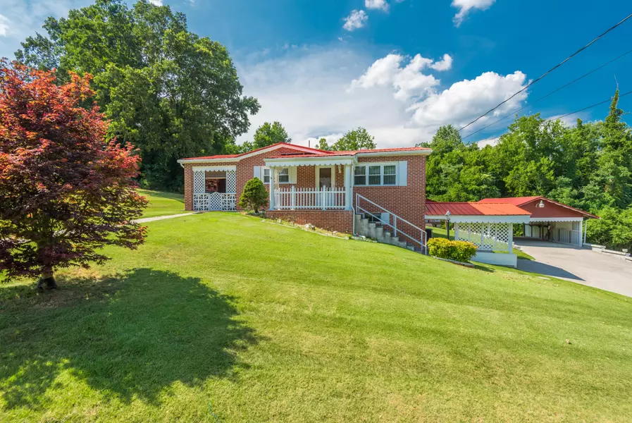 210 Lakeview Rd, Harriman, TN 37748