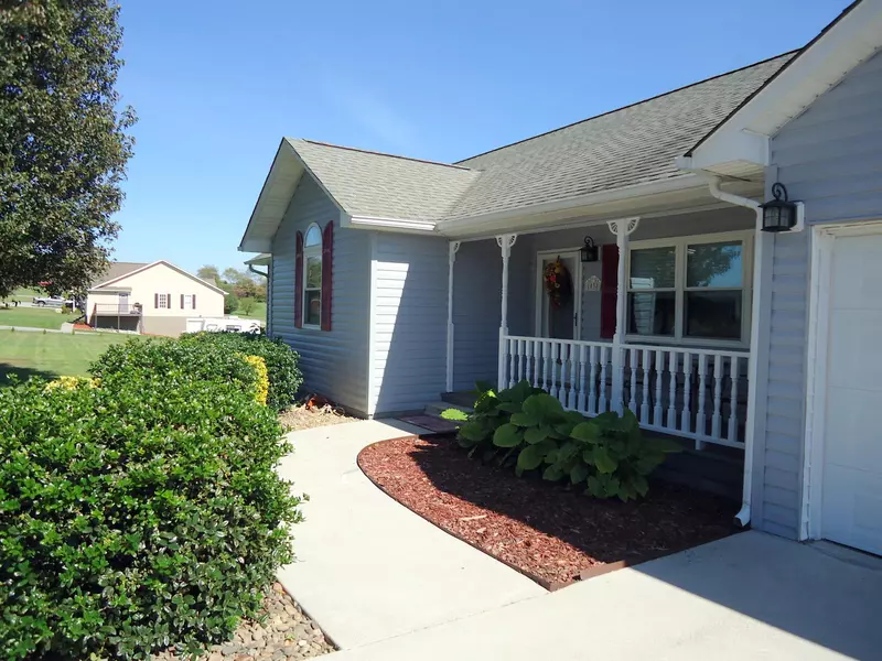 1038 Oak Grove Rd, Madisonville, TN 37354