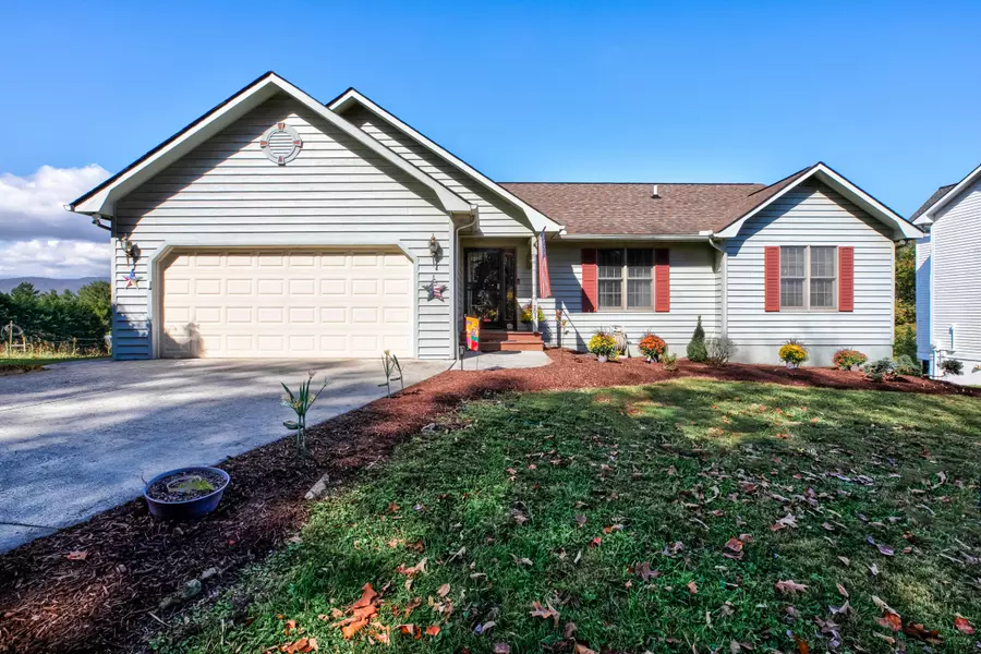 203 Dogwood LN, Jacksboro, TN 37757