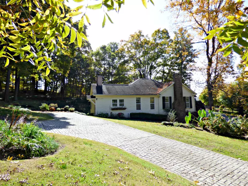 1131 Church St, Dandridge, TN 37725