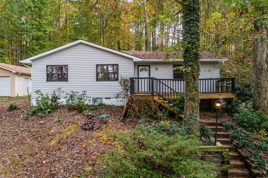 215 Slope LN, Clinton, TN 37716