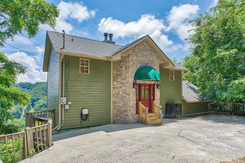 1345 Ski View DR, Gatlinburg, TN 37738