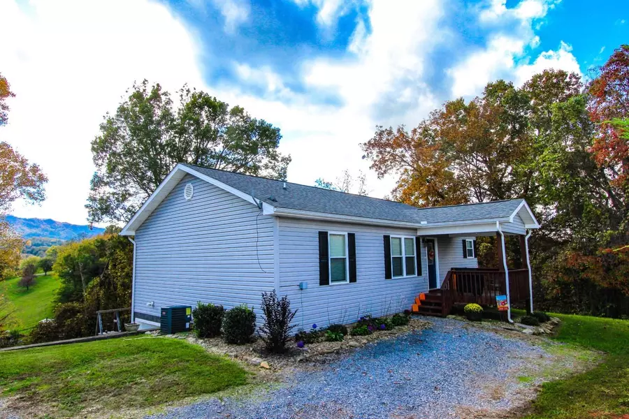 234 Orange Pride Rd, Newport, TN 37821