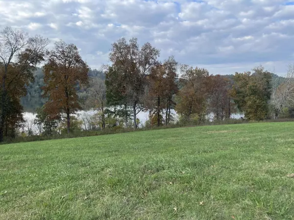 Loudon, TN 37774,473 River Bank Tr