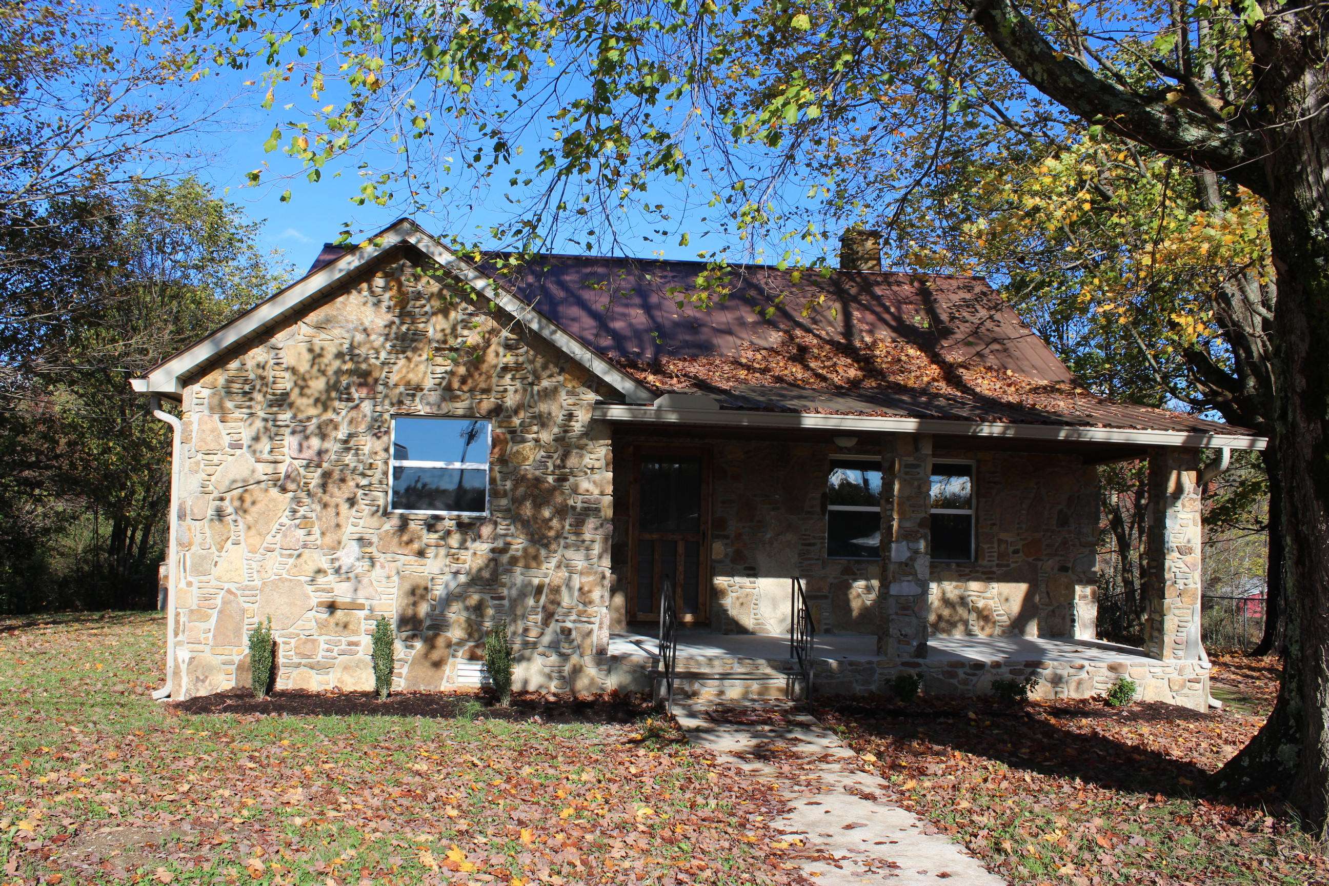 618 Fairgrounds Rd, Jamestown, TN 38556