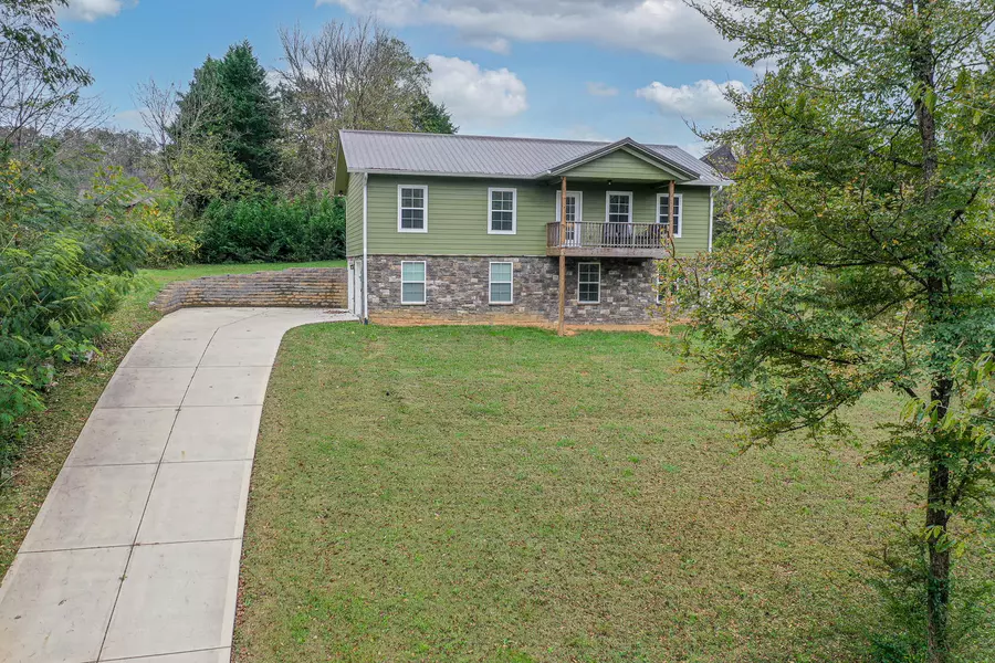 261 Leatherwood DR, Walland, TN 37886