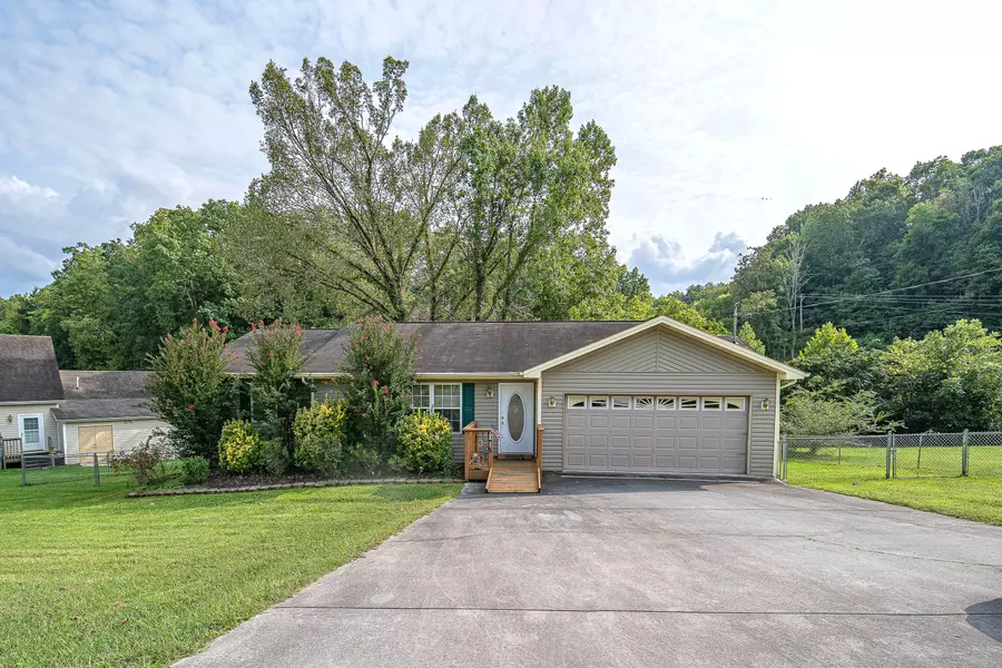 606 Kingfisher Ave, Sevierville, TN 37862