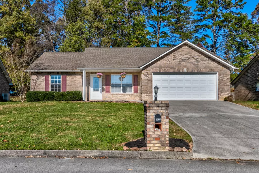 7656 Applecross Rd, Corryton, TN 37721