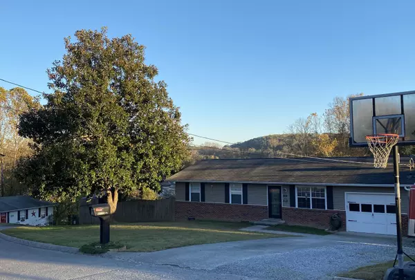 Oliver Springs, TN 37840,606 Red Bud LN