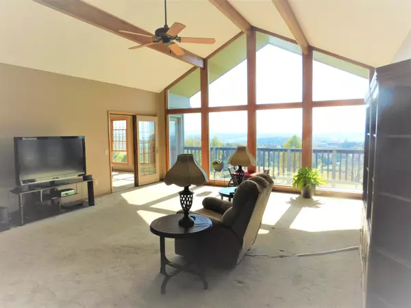 Kodak, TN 37764,1009 Hilltop LN