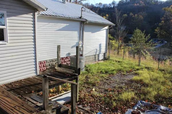 Jellico, TN 37762,675 Lloyd St