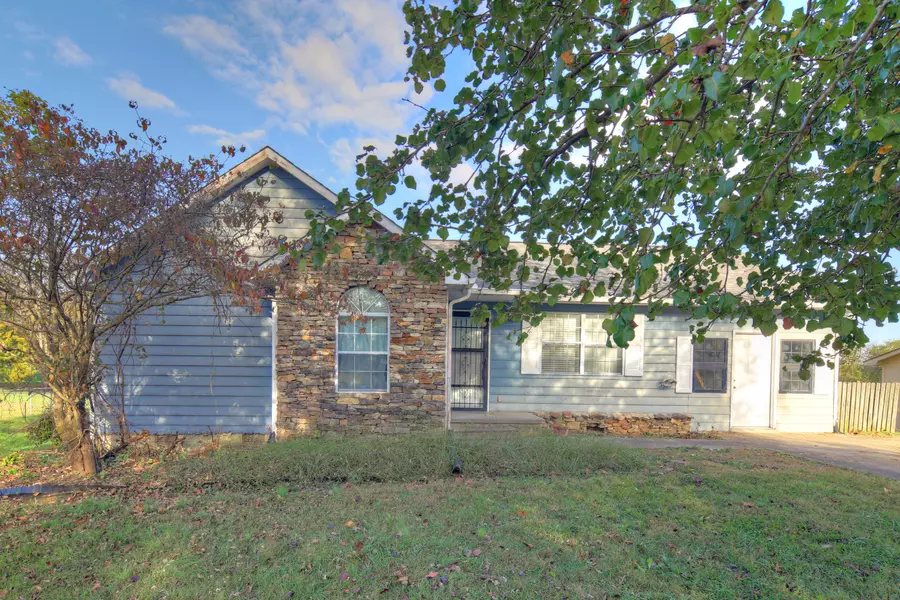 6393 Old Midway Rd, Lenoir City, TN 37772