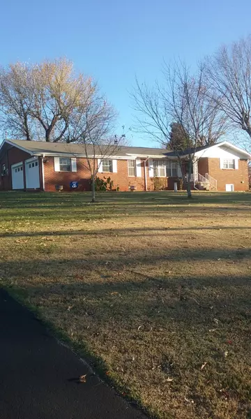 1613 Oak St, Loudon, TN 37774