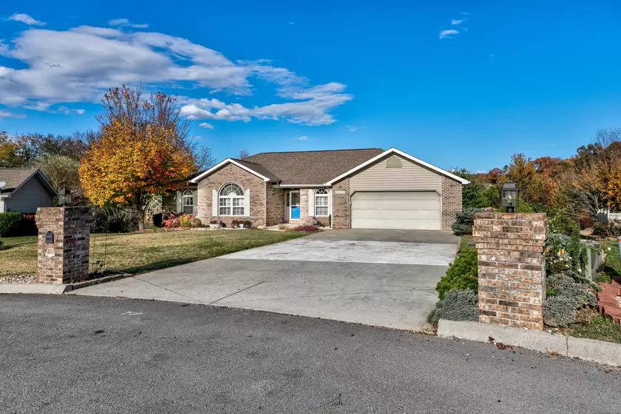 2716 Luther Catlett CIR, Sevierville, TN 37876