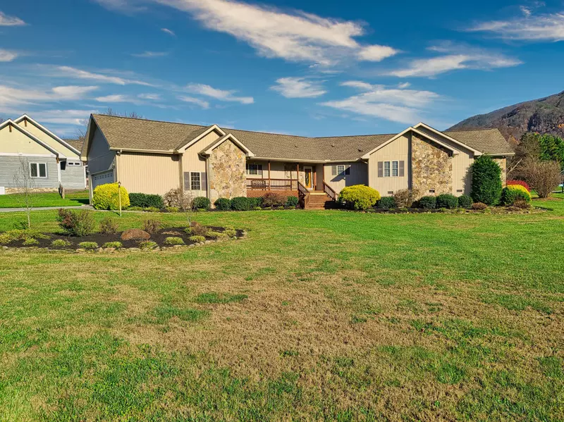 3585 Deer Field CIR, Sevierville, TN 37862
