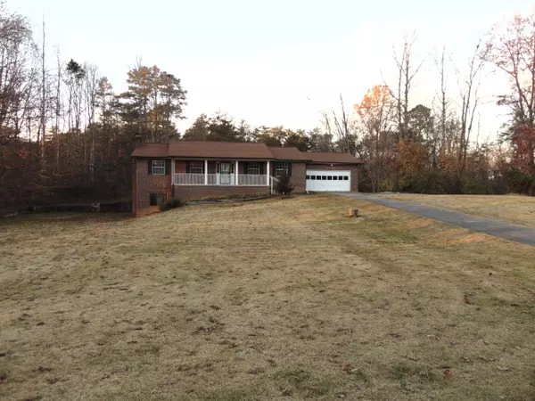 402 Wooddale Rd, Strawberry Plains, TN 37871