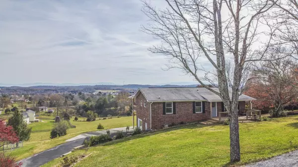 2425 Forest Heights CIR, Lenoir City, TN 37772