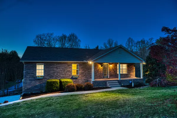 110 Edith LN, Lenoir City, TN 37771