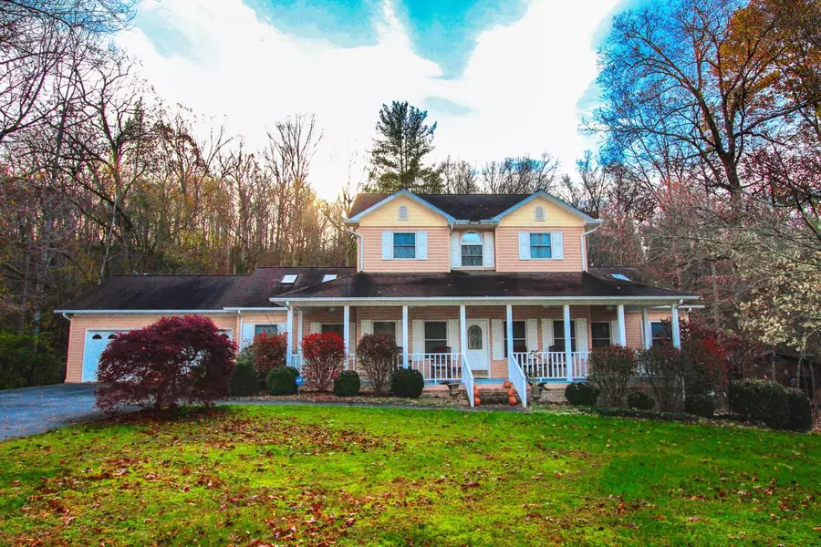 1114 Autumn Breeze Rd, Newport, TN 37821