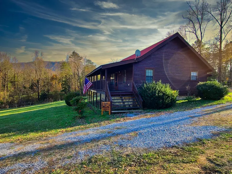 3018 Hatcher Mountain Rd, Sevierville, TN 37862
