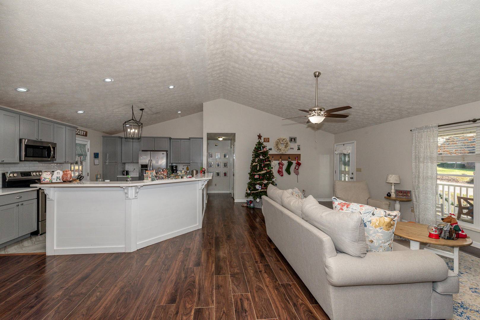 Maryville, TN 37803,952 Meadow Oaks DR