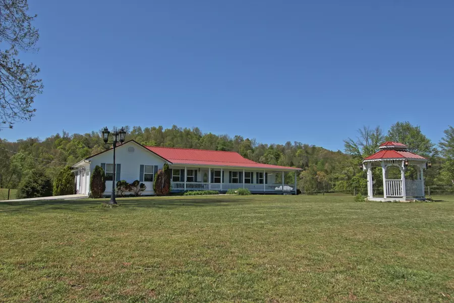 750 Nydeck Rd, Robbins, TN 37852