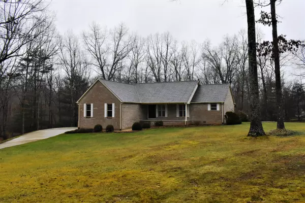 156 Black Oak LN, Crossville, TN 38555