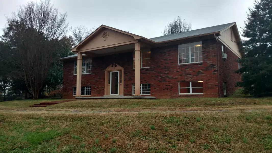 2078 Sulphur Springs Rd, Morristown, TN 37813