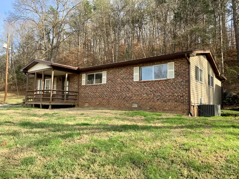 2300 Blue Tick LN, Lenoir City, TN 37771