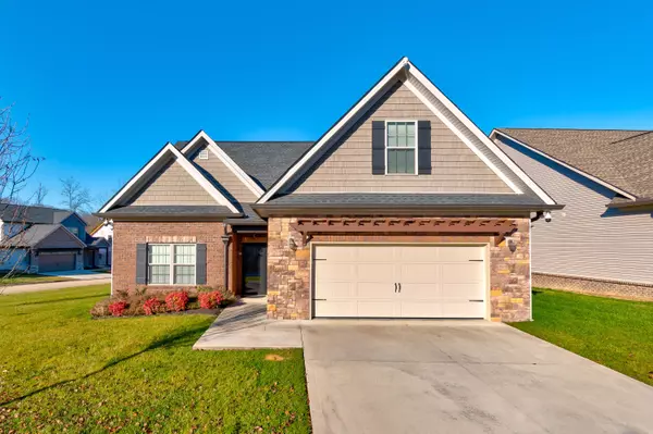 1296 Jacksonian WAY, Lenoir City, TN 37772