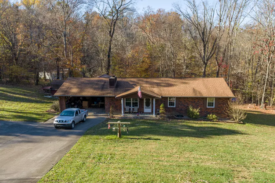 1030 Old Oliver Rd, Walland, TN 37886