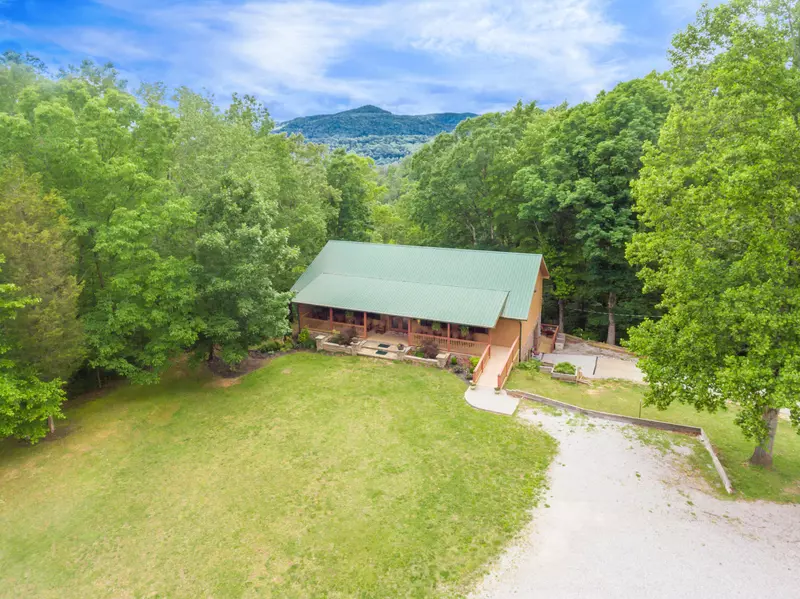 709 Norris Freeway, Rocky Top, TN 37769