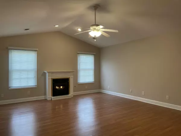 Clinton, TN 37716,315 Fishermans WAY
