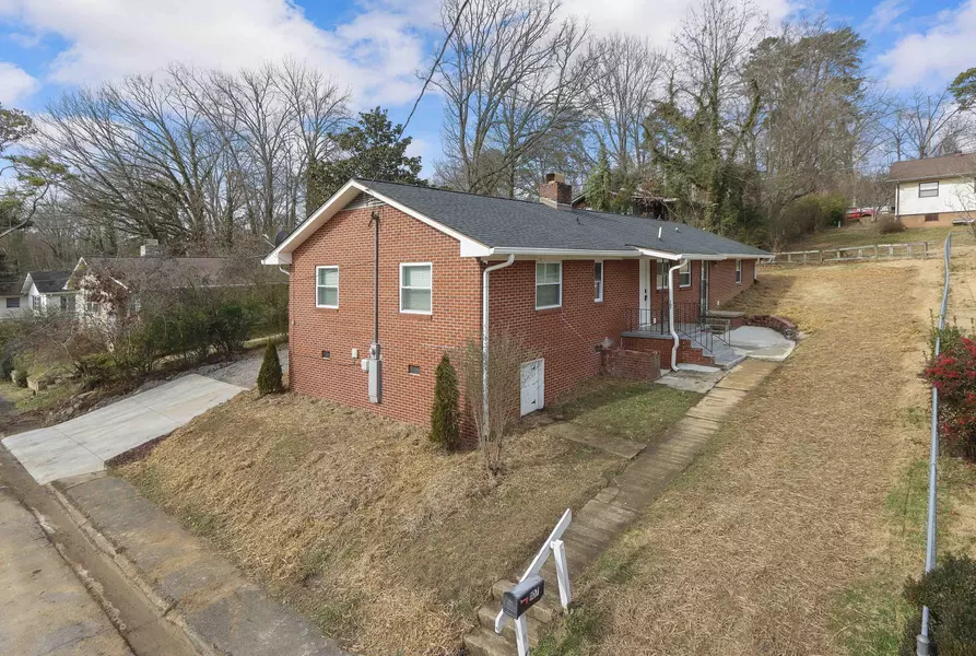 107 Tucker Rd, Oak Ridge, TN 37830