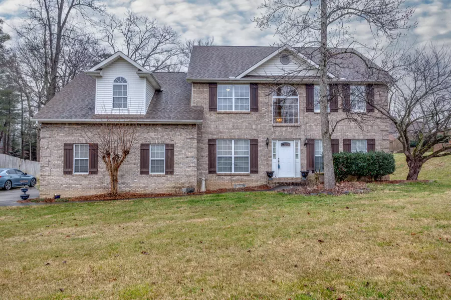 226 Stone Castle LN, Powell, TN 37849