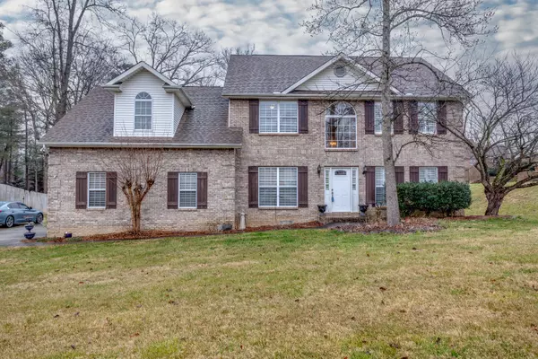 226 Stone Castle LN, Powell, TN 37849