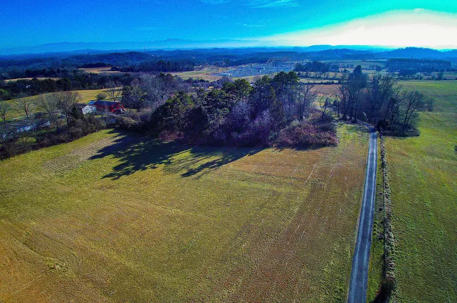 Carter School Rd, Strawberry Plains, TN 37871