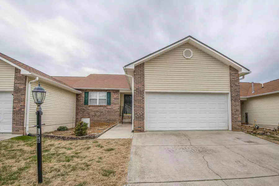 108 Nicolosi LN, Lenoir City, TN 37771