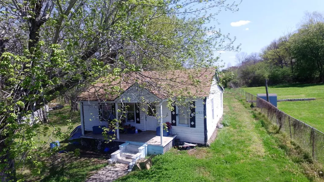 1221 Tellico St, Madisonville, TN 37354