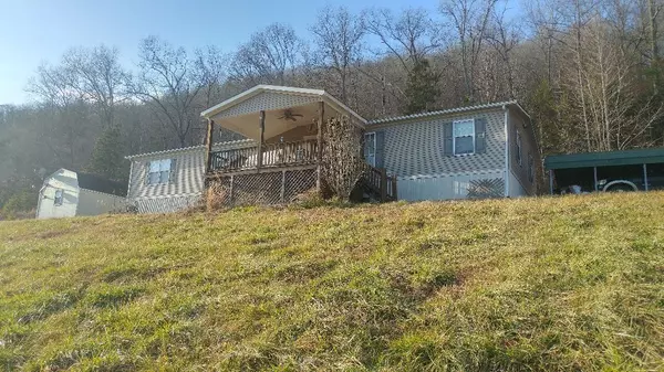 836 Hen Valley Rd, Oliver Springs, TN 37840