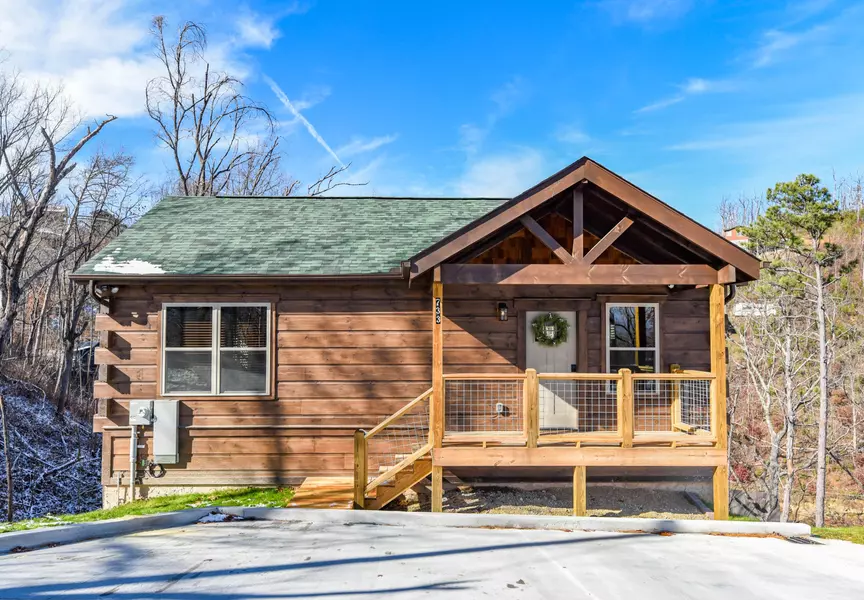 733 Pinecrest DR, Gatlinburg, TN 37738