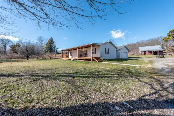 952 Meadow Rd, Greenback, TN 37742