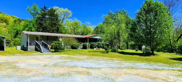 757 Emory Heights Rd, Harriman, TN 37748