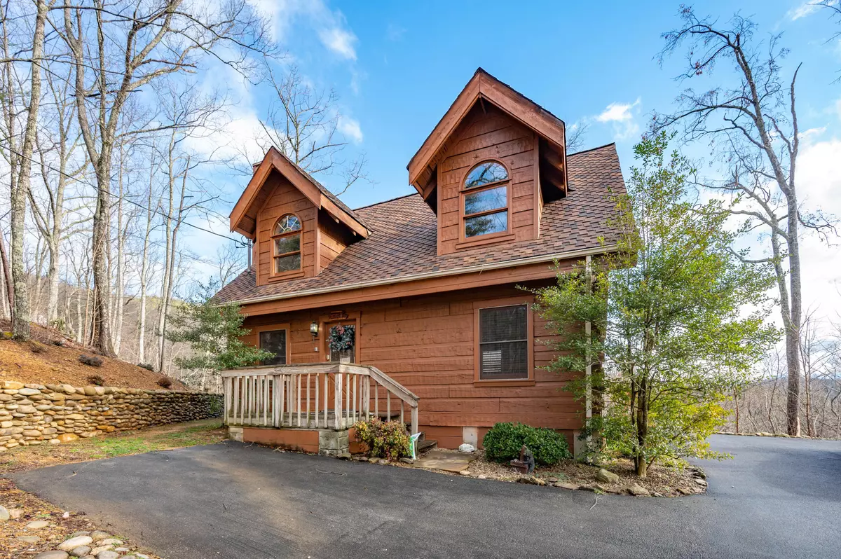 Gatlinburg, TN 37738,717 Upper Windsor WAY