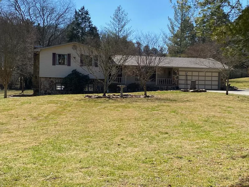 1333 Ridgeview DR, Clinton, TN 37716