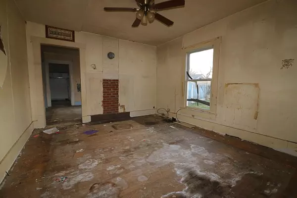 Oneida, TN 37841,820 Dexter Laxton Rd