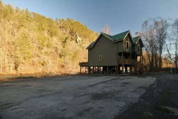 1661 Cherohala Skyway, Tellico Plains, TN 37385