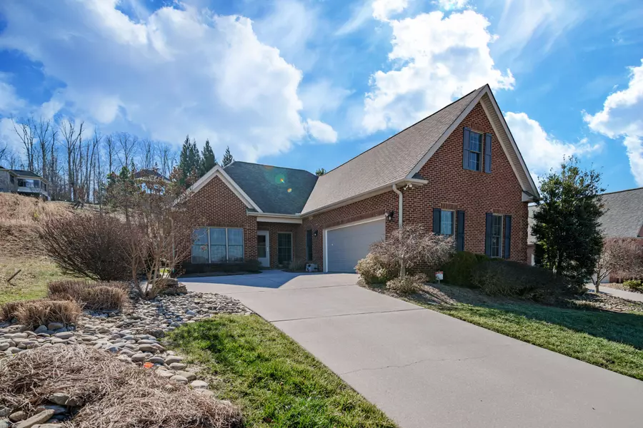 574 Timberline DR, Lenoir City, TN 37772