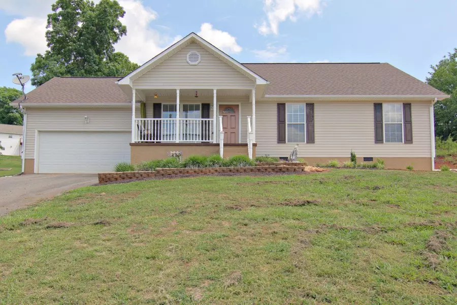 105 Whitney DR, Lenoir City, TN 37772